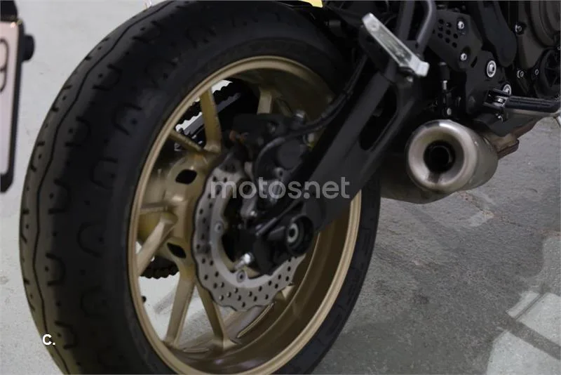 Yamaha XSR 700 – Vista 10