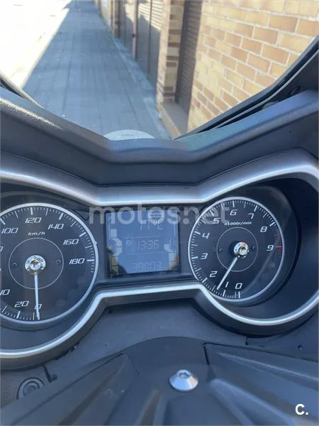 Yamaha XMAX 400 – Vista 7