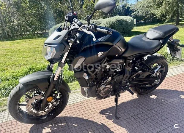 Yamaha MT-07 – Vista 15