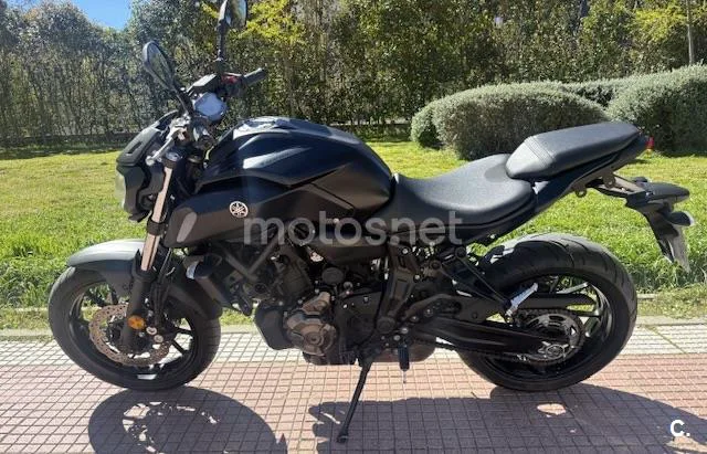 Yamaha MT-07 – Vista 16