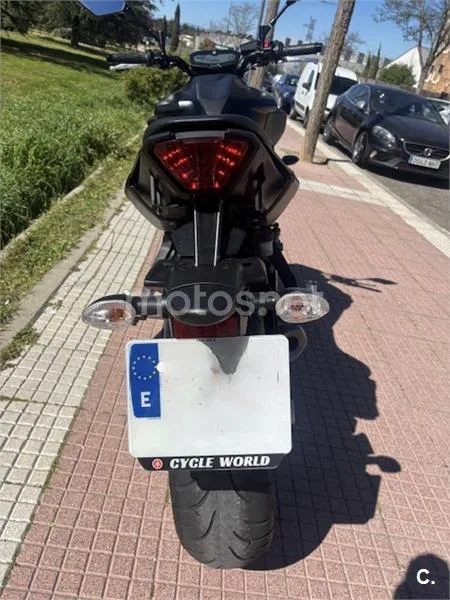 Yamaha MT-07 – Vista 7