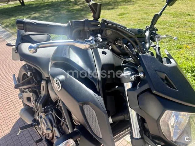 Yamaha MT-07 – Vista 8