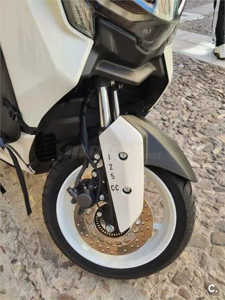 Yamaha NMAX – Vista 4