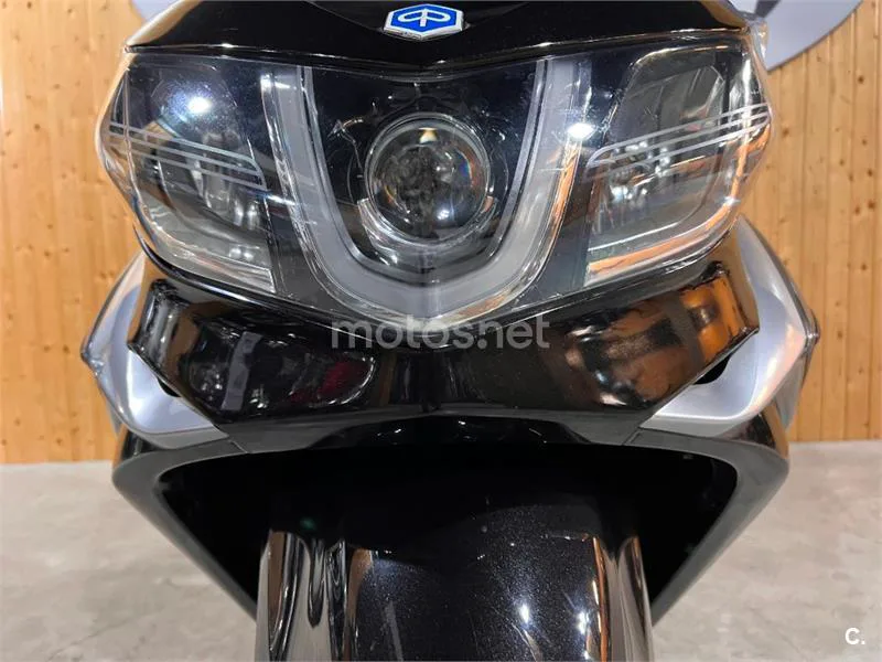 Piaggio X10 500 – Vista 23