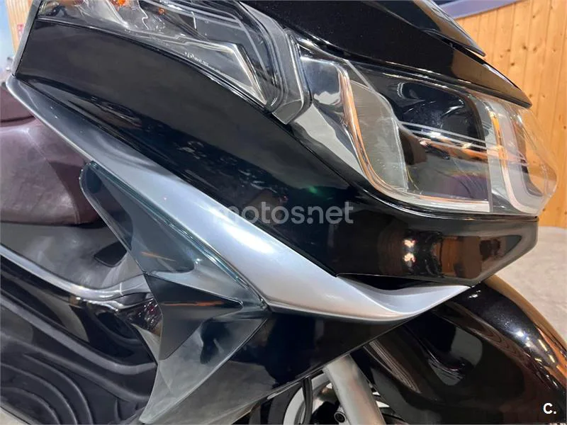 Piaggio X10 500 – Vista 27
