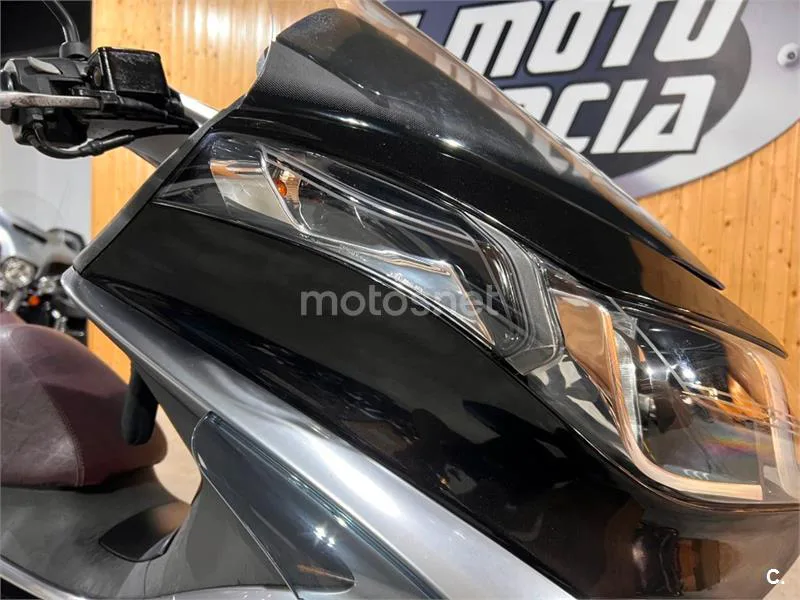 Piaggio X10 500 – Vista 33
