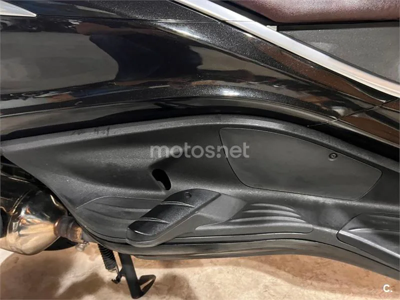 Piaggio X10 500 – Vista 40