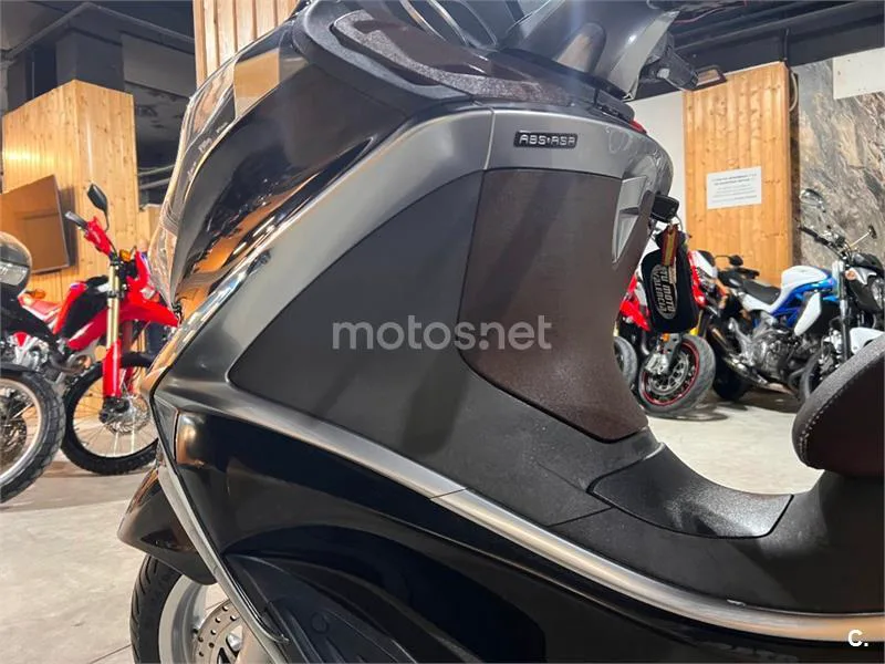 Piaggio X10 500 – Vista 64