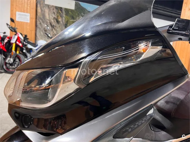 Piaggio X10 500 – Vista 67