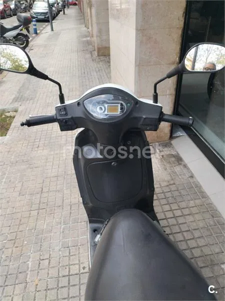 Peugeot Tweet 125 – Vista 9
