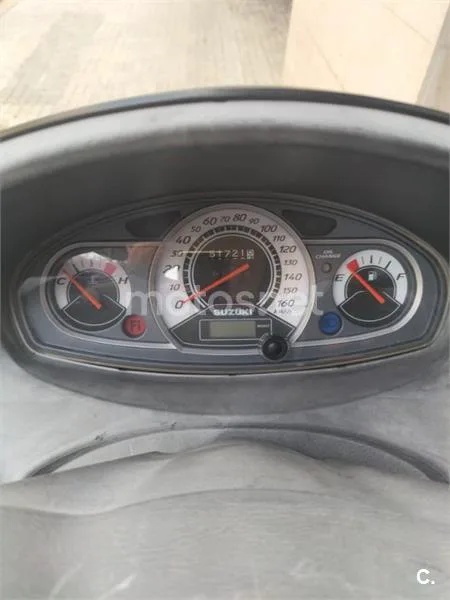 Suzuki Burgman 200 – Vista 9