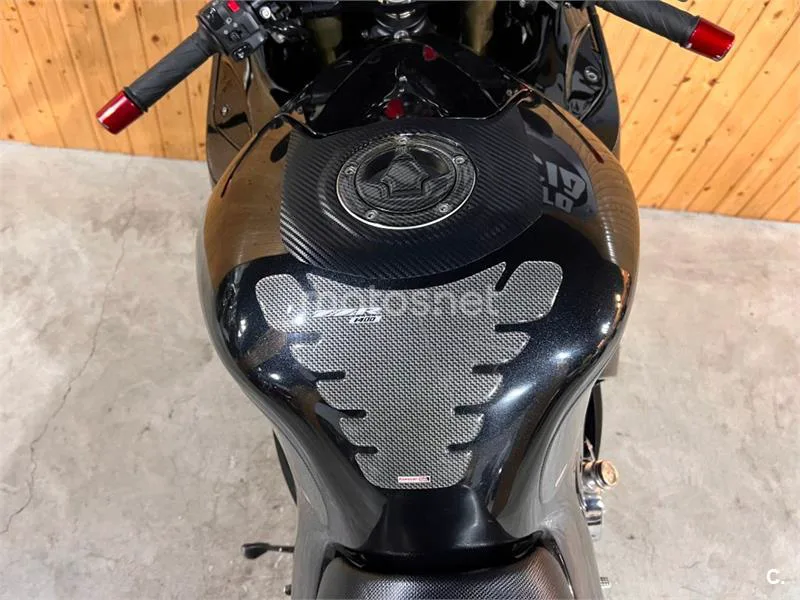 Kawasaki ZZR 1400 – Vista 20