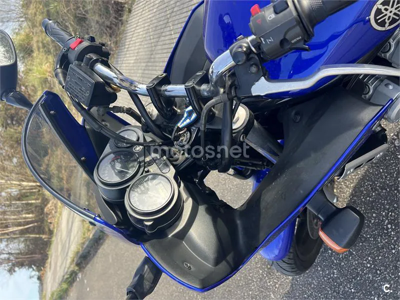 Yamaha FZS 600 Fazer – Vista 2