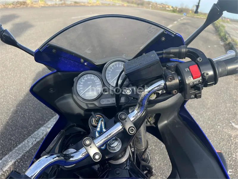 Yamaha FZS 600 Fazer – Vista 4