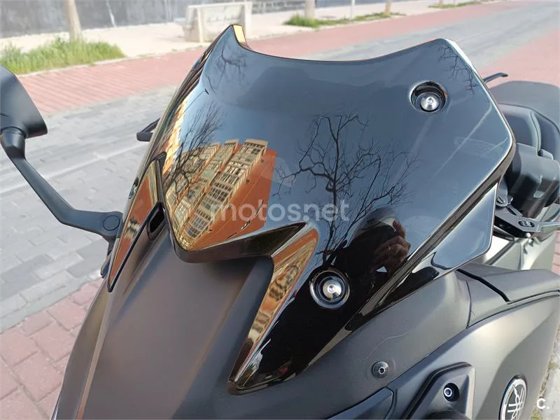 Yamaha TMAX – Vista 4