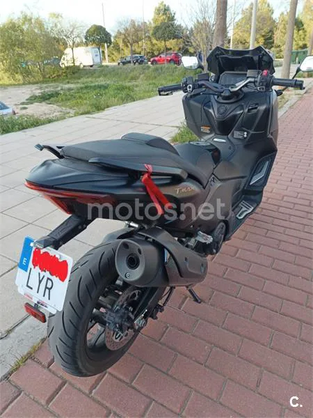 Yamaha TMAX – Vista 8