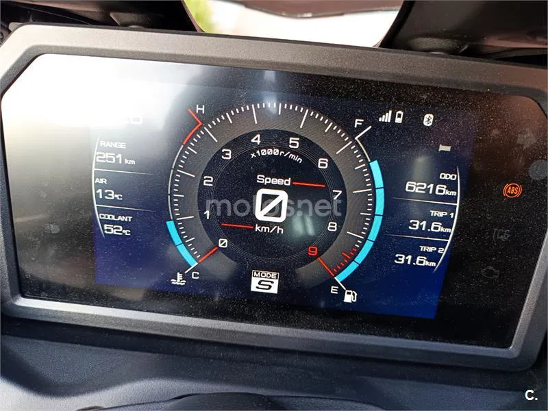 Yamaha TMAX – Vista 9