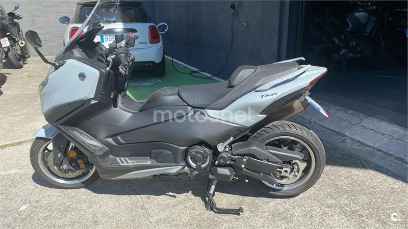 Yamaha TMAX – Vista 4