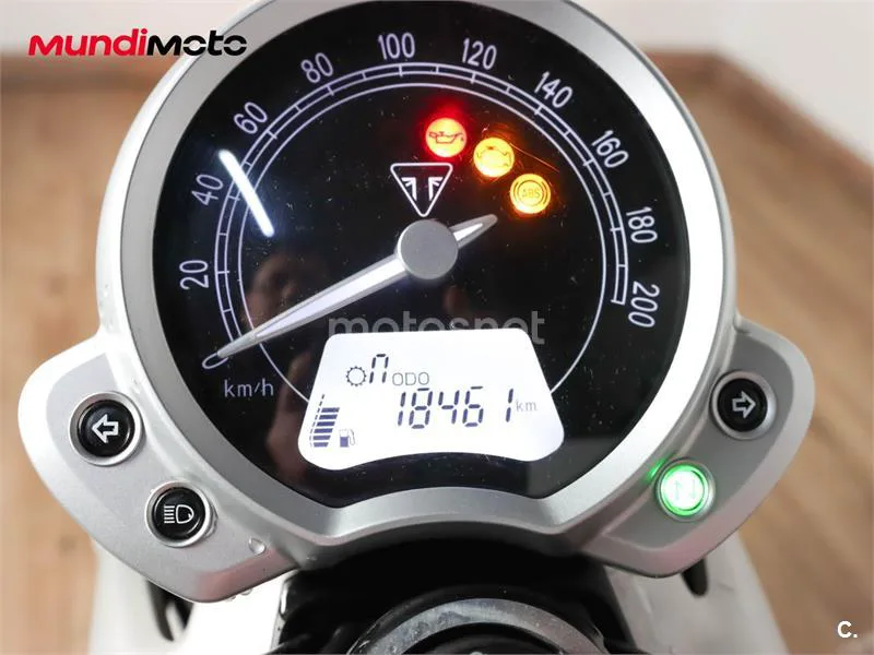 Triumph Street Twin – Vista 12