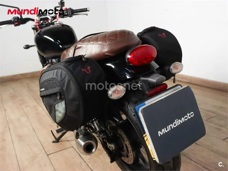 Triumph Street Twin – Vista 9