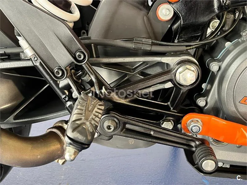 KTM 125 – Vista 15