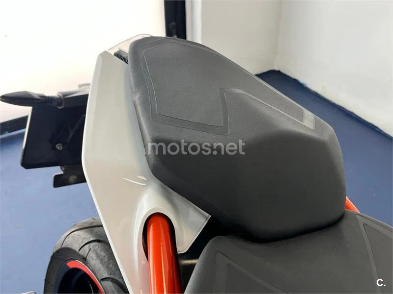 KTM 125 – Vista 21