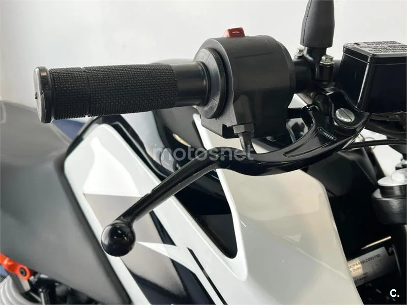 KTM 125 – Vista 23