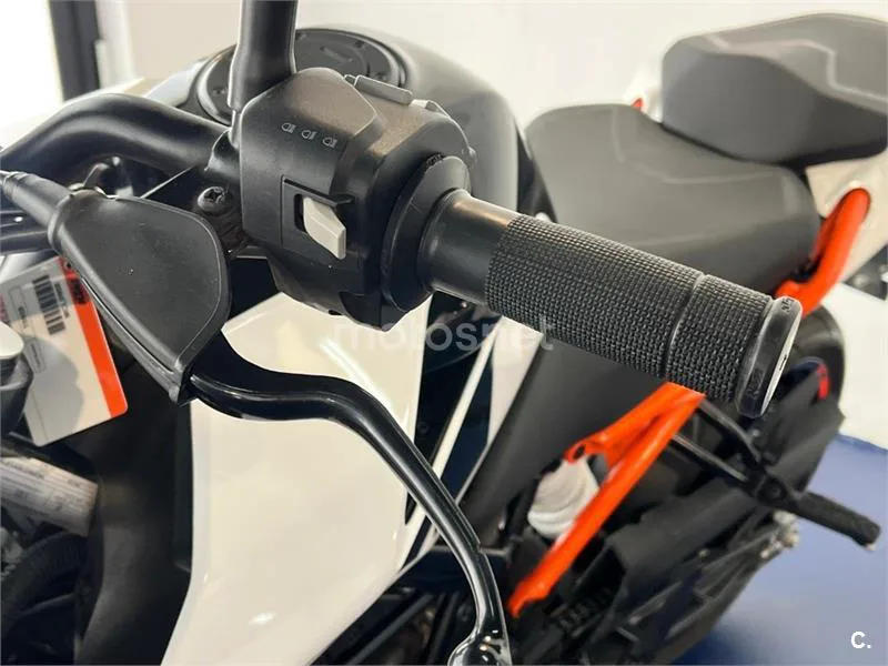 KTM 125 – Vista 30