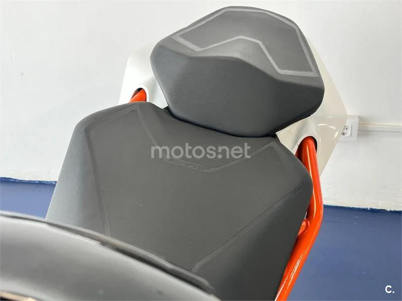 KTM 125 – Vista 33