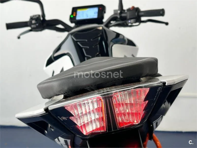 KTM 125 – Vista 53
