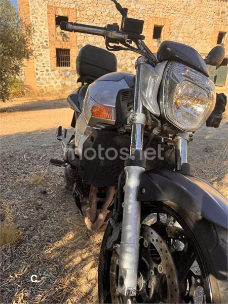 Suzuki GSR 600 – Vista 6