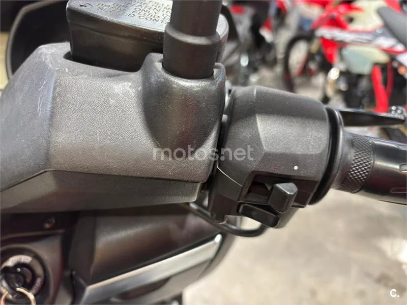 Yamaha XMAX 400 – Vista 10