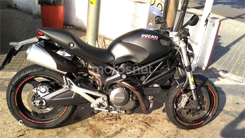 Ducati Monster 696+ ABS – Vista 2