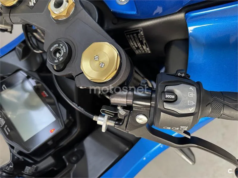 Suzuki GSX R1000 – Vista 12