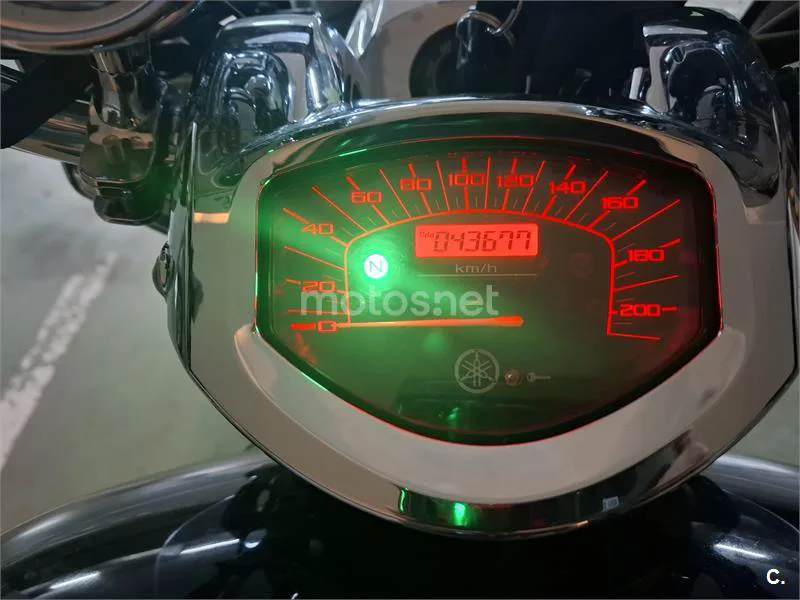 Yamaha XVS 1300 A Midnight Star – Vista 6