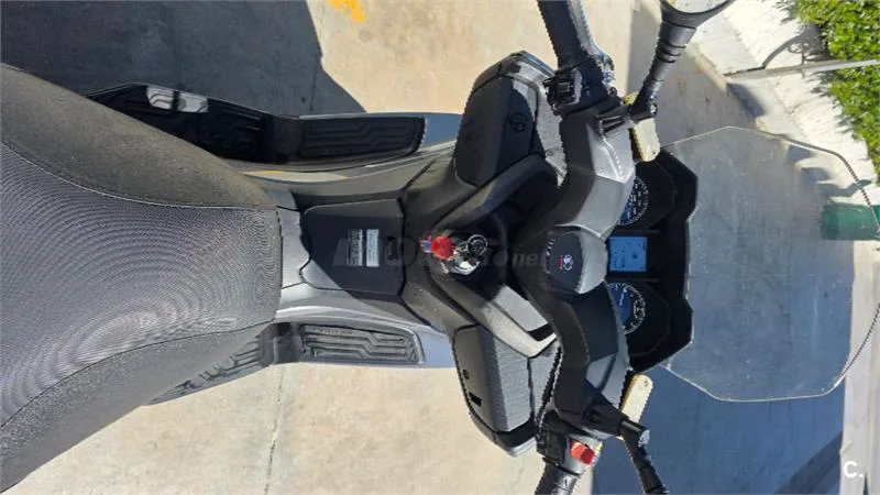Kymco Grand Dink 300 – Vista 4