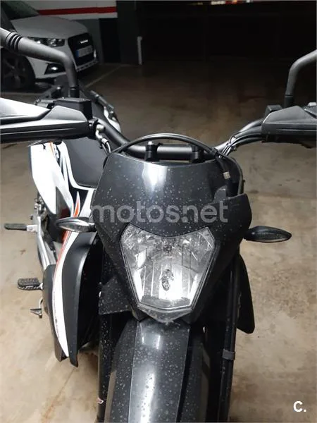 KTM 690 SMC R – Vista 2