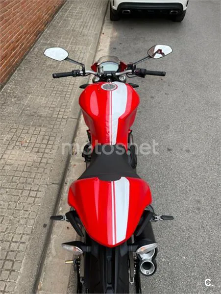 Ducati Monster 821 – Vista 2