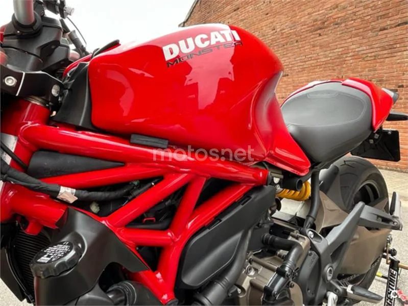 Ducati Monster 821 – Vista 3