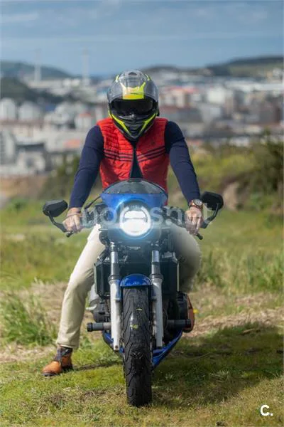 Yamaha FZS 600 Fazer – Vista 2