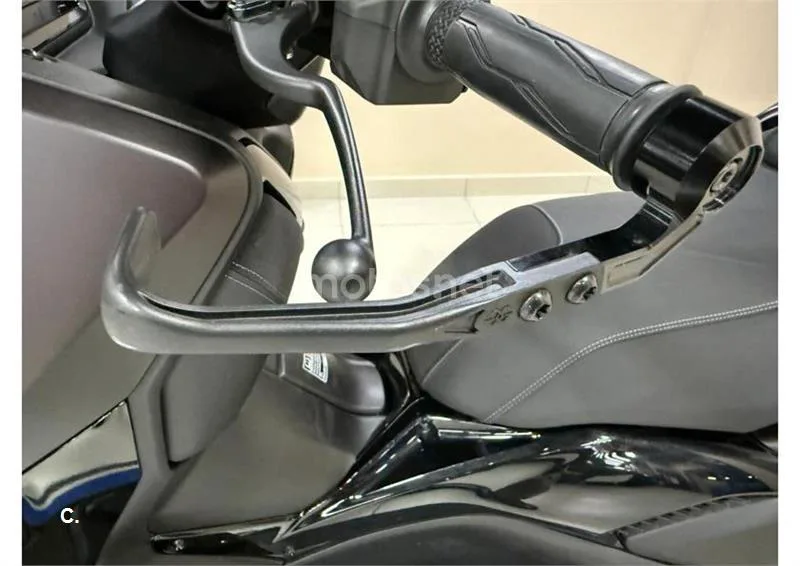 Yamaha XMAX 300 – Vista 8