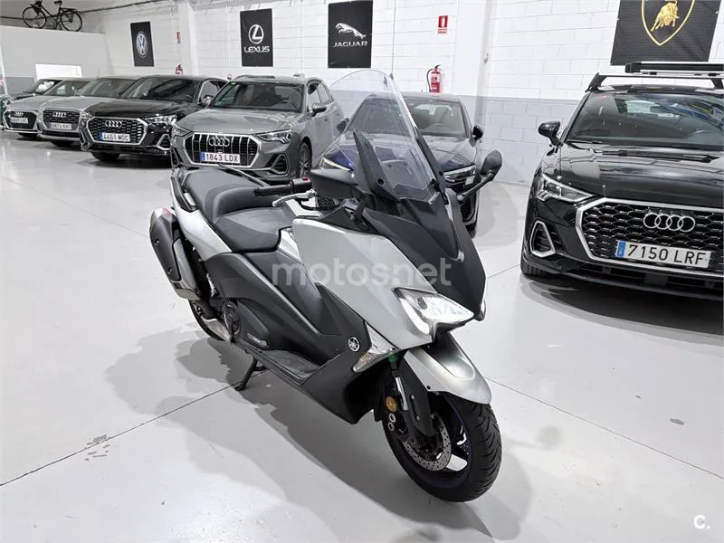 Yamaha TMAX – Vista 12