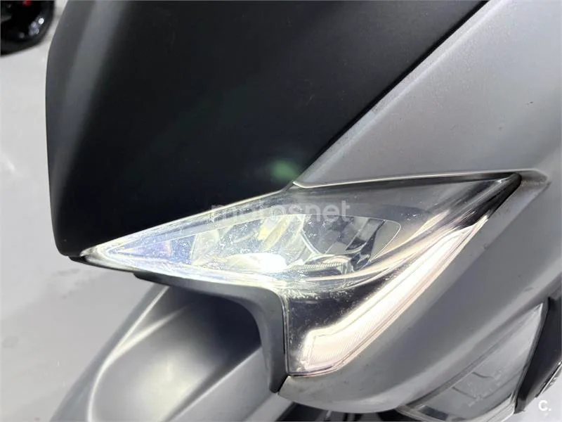 Yamaha TMAX – Vista 14