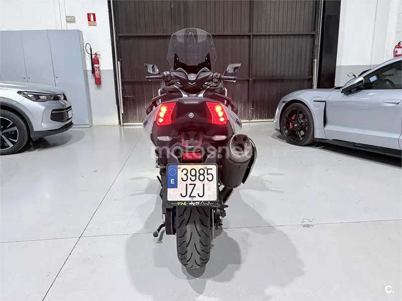 Yamaha TMAX – Vista 4