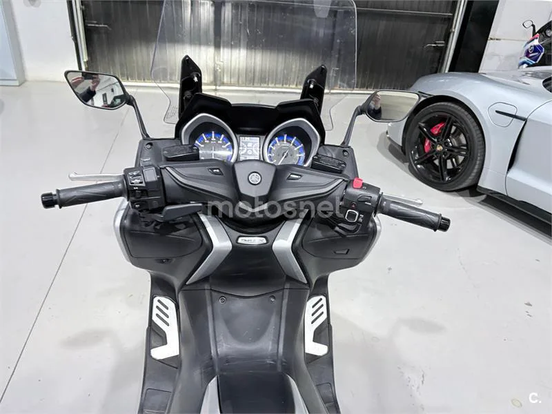 Yamaha TMAX – Vista 9