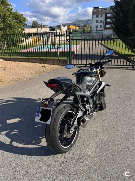 Triumph Street Triple 95 CV ABS – Vista 2