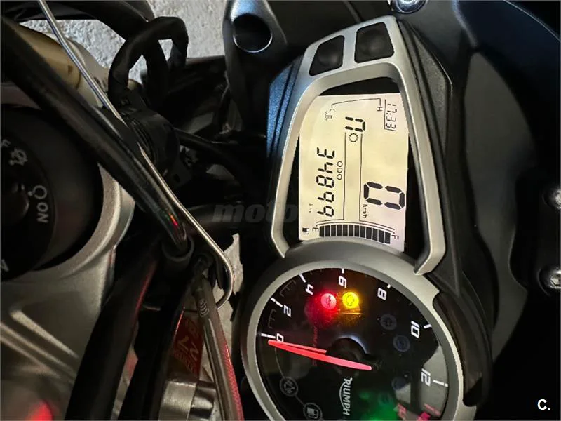 Triumph Street Triple 95 CV ABS – Vista 4