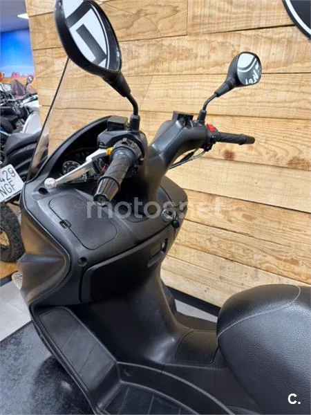 Suzuki Burgman 200 – Vista 11