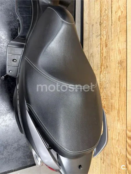 Suzuki Burgman 200 – Vista 12