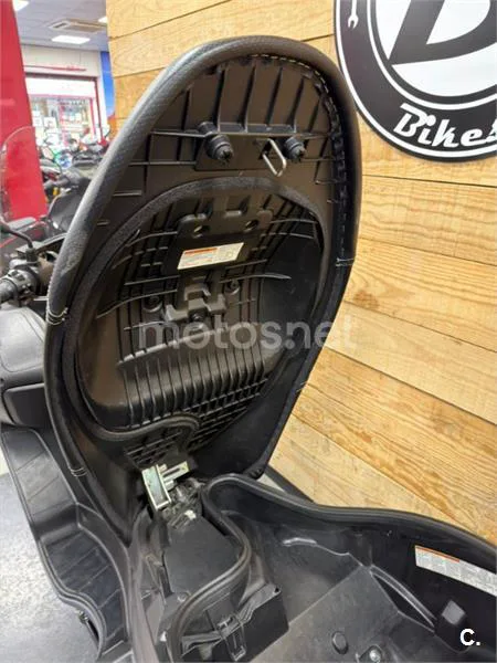 Suzuki Burgman 200 – Vista 21